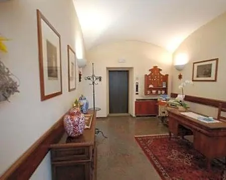 Ponte Vecchio Hotel 2*