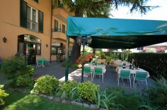 Ponte Vecchio Hotel